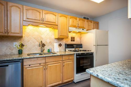 Downtown Atl Condo W Pool King Bed Lm1k2t