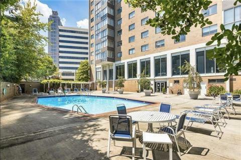 Downtown Atl Condo W Pool King Bed Lm1k2t