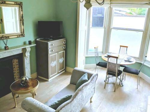 Beautiful Ground Floor Apartment With Parking