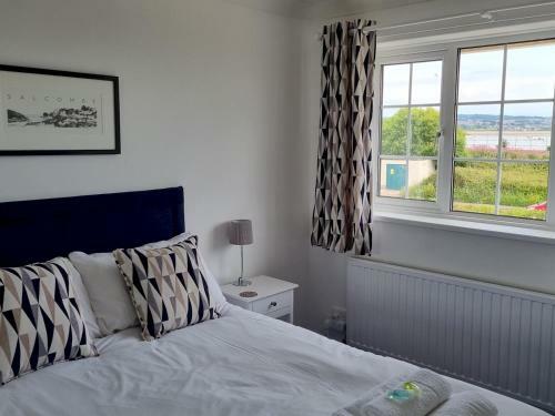 Pass The Keys Stunning Waterside Retreat With Estuary Views