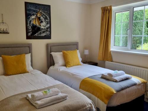 Pass The Keys Stunning Waterside Retreat With Estuary Views