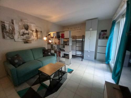 Apartamento Les Deux Ch�teaux Avec Piscine, Climatisation Et Wi-fi