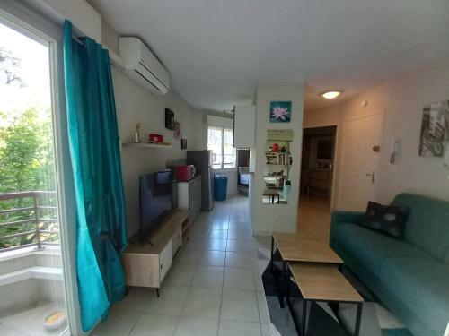 Apartamento Les Deux Ch�teaux Avec Piscine, Climatisation Et Wi-fi