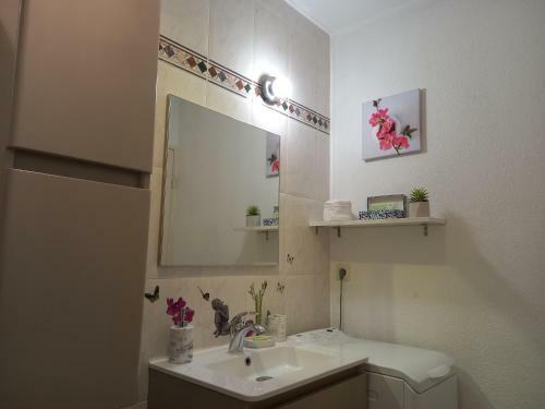 Apartamento Les Deux Ch�teaux Avec Piscine, Climatisation Et Wi-fi