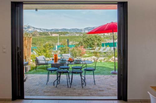 Apart Levante Warmed Shared Swimming Pool Bbq