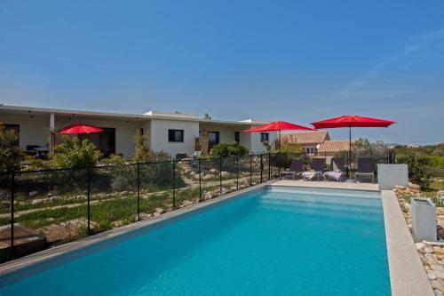 Apart Levante Warmed Shared Swimming Pool Bbq