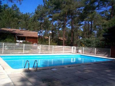 Chalet Dans La Pin�de Entre Lac Et Oc�an