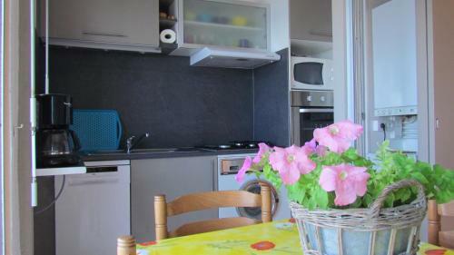 Apartment For 4 People Facing The Sea,