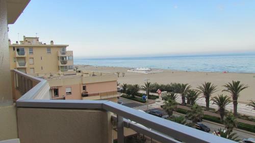 Apartment For 4 People Facing The Sea,