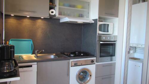 Apartment For 4 People Facing The Sea,