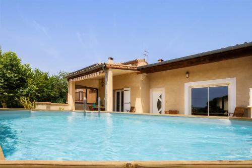 Bright 180 M With Garden-terrace And Pool