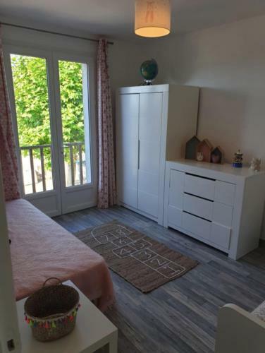 Bright 180 M With Garden-terrace And Pool
