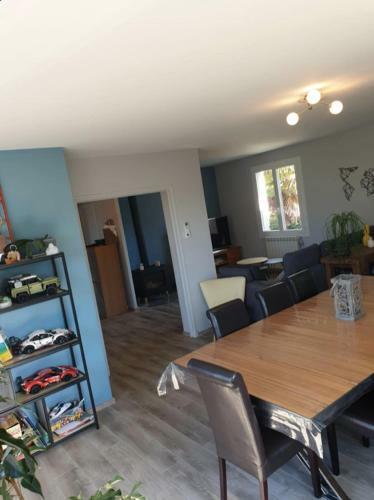Bright 180 M With Garden-terrace And Pool