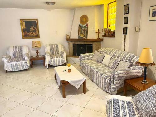 Boho-2 Floors Country House