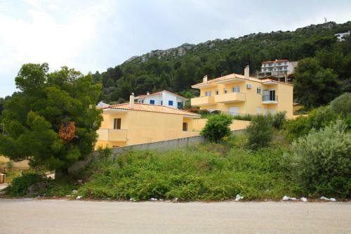 Apartment In Theologos
