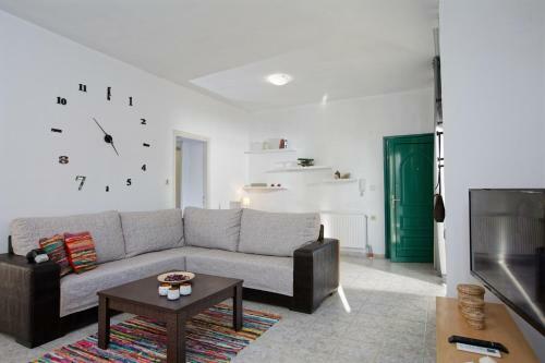 Bright And Stylish 3 Bedroom Apartment