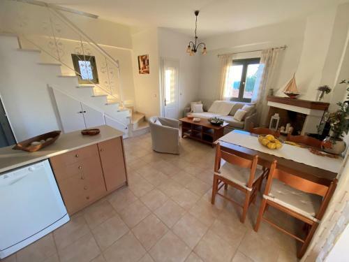 Horizon Villa Mani - Sunset & Seaside View, Stoupa