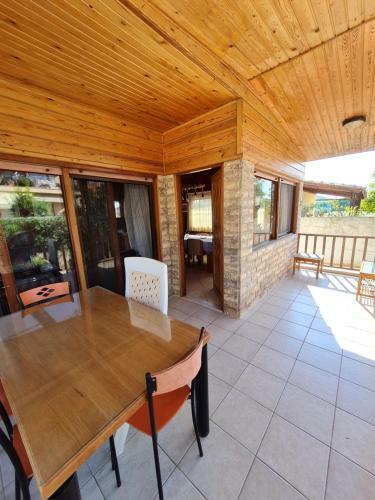 Varkiza Chalet