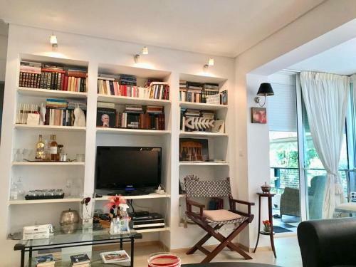 Beautiful And Comfortable Apartment In Varkiza