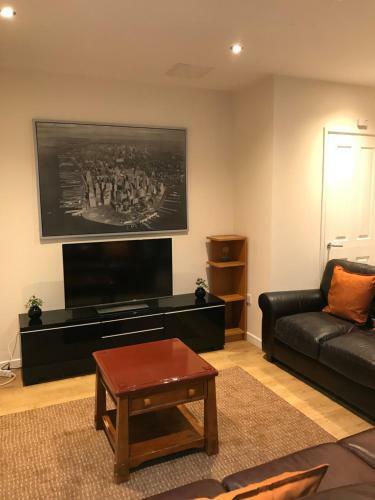 Apex Fox Street Apartment With Free Parking