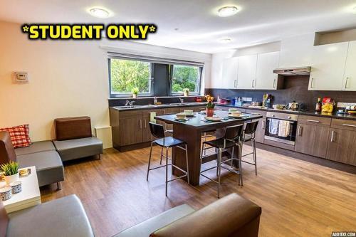 Student Only Zeni 6 Bed Apartment Glasgow