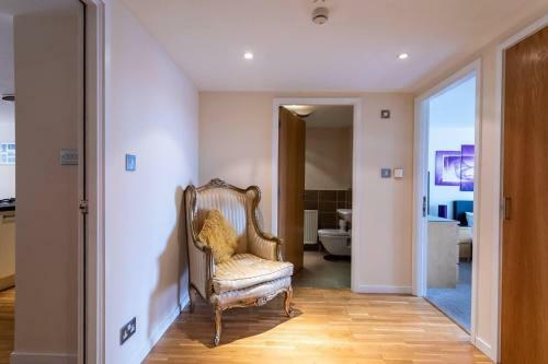 Modern 2-bed Apartment - City Centre - Free Parking