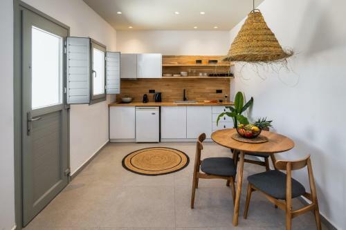 Anatelo House