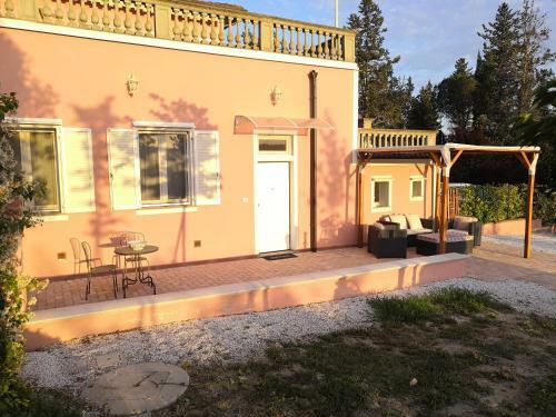 Appartamento Indipendente Con Piscina E Giardino