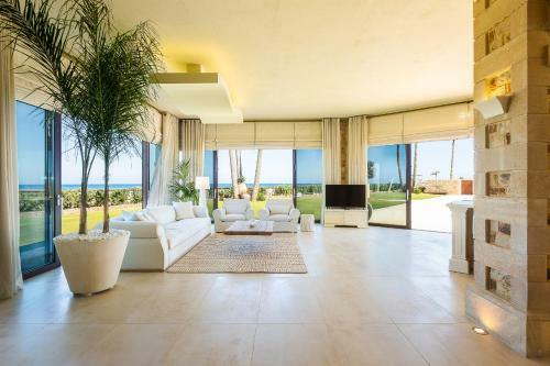 Villa Paralia Beachfront Residence