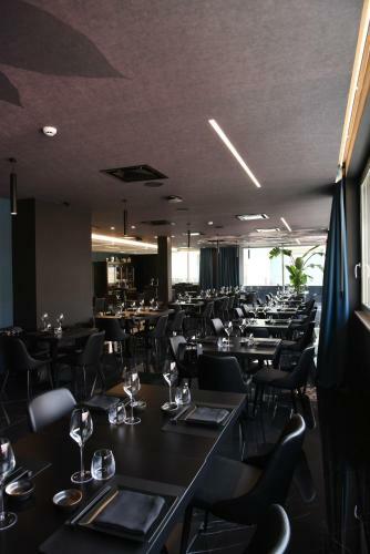 Demsi Palace Hotel & Restaurant