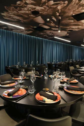 Demsi Palace Hotel & Restaurant