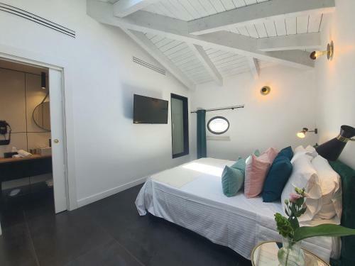 Hostal Belu - Fondi Holiday Rooms