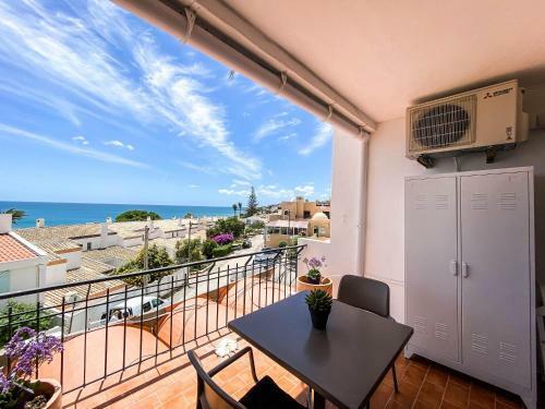 Balcony W Seaview - 1 Bed Apart