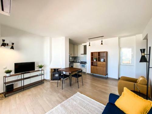 Balcony W Seaview - 1 Bed Apart