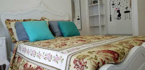 Elegant And Cozy Classic Room