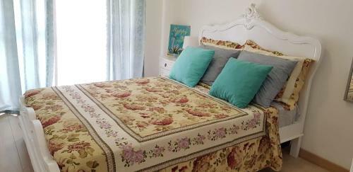 Elegant And Cozy Classic Room