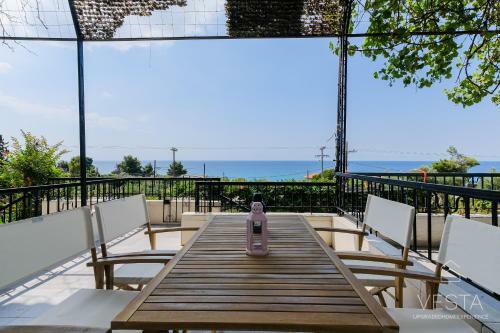 Ilios Loft Apartment With Sea Views, 200m From Beach