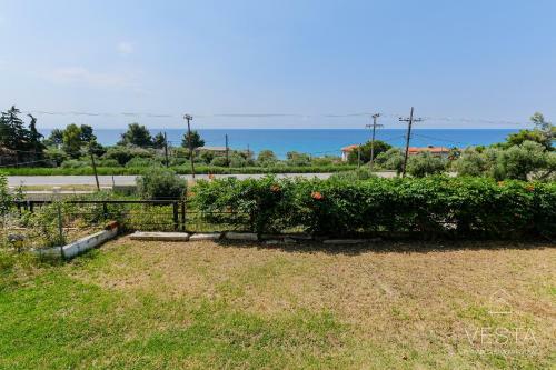 Ilios Loft Apartment With Sea Views, 200m From Beach