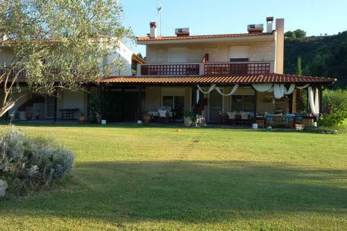 House With Garden Next To The Beach Trani Ammouda