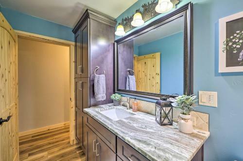 Apartamento Rustic Condo Fireplace, 2 Mi To State Park!
