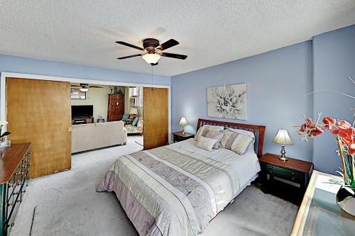 Kuhio Plaza Condo 702
