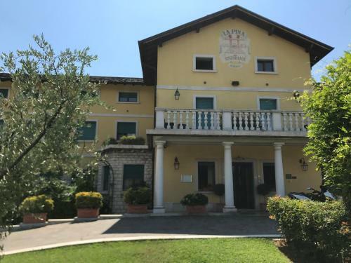 Hotel La Pina