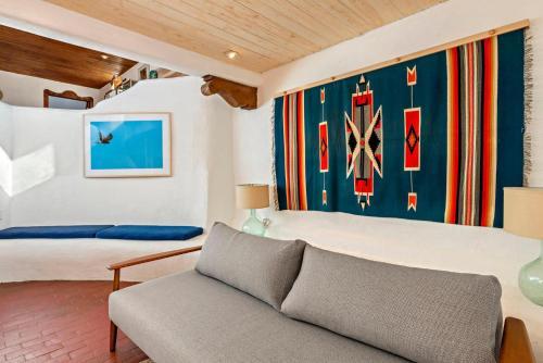384 Calle Loma Norte
