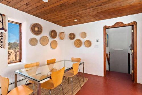 384 Calle Loma Norte