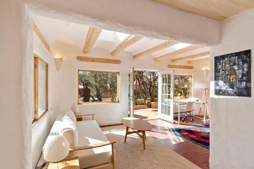 384 Calle Loma Norte