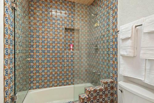 384 Calle Loma Norte