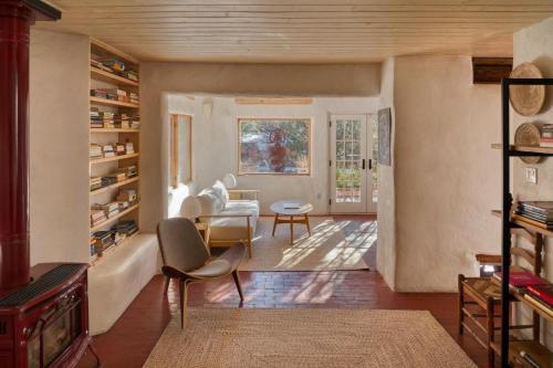 384 Calle Loma Norte