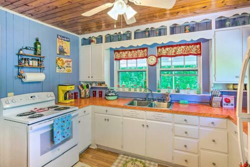 Lake Lure Cottage With Entertainment Backyard!