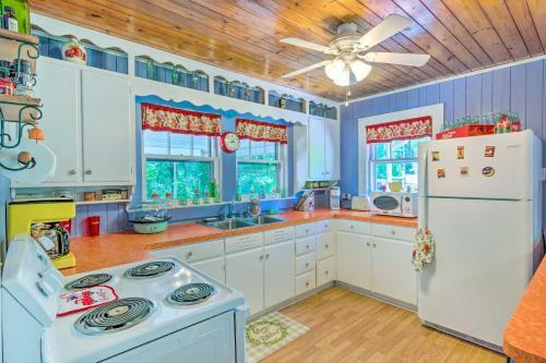 Lake Lure Cottage With Entertainment Backyard!