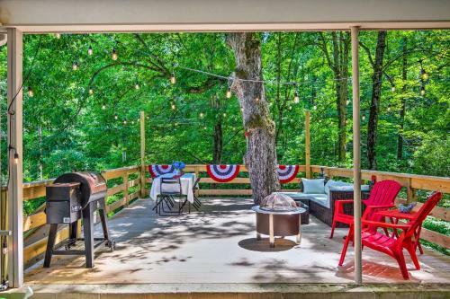 Lake Lure Cottage With Entertainment Backyard!